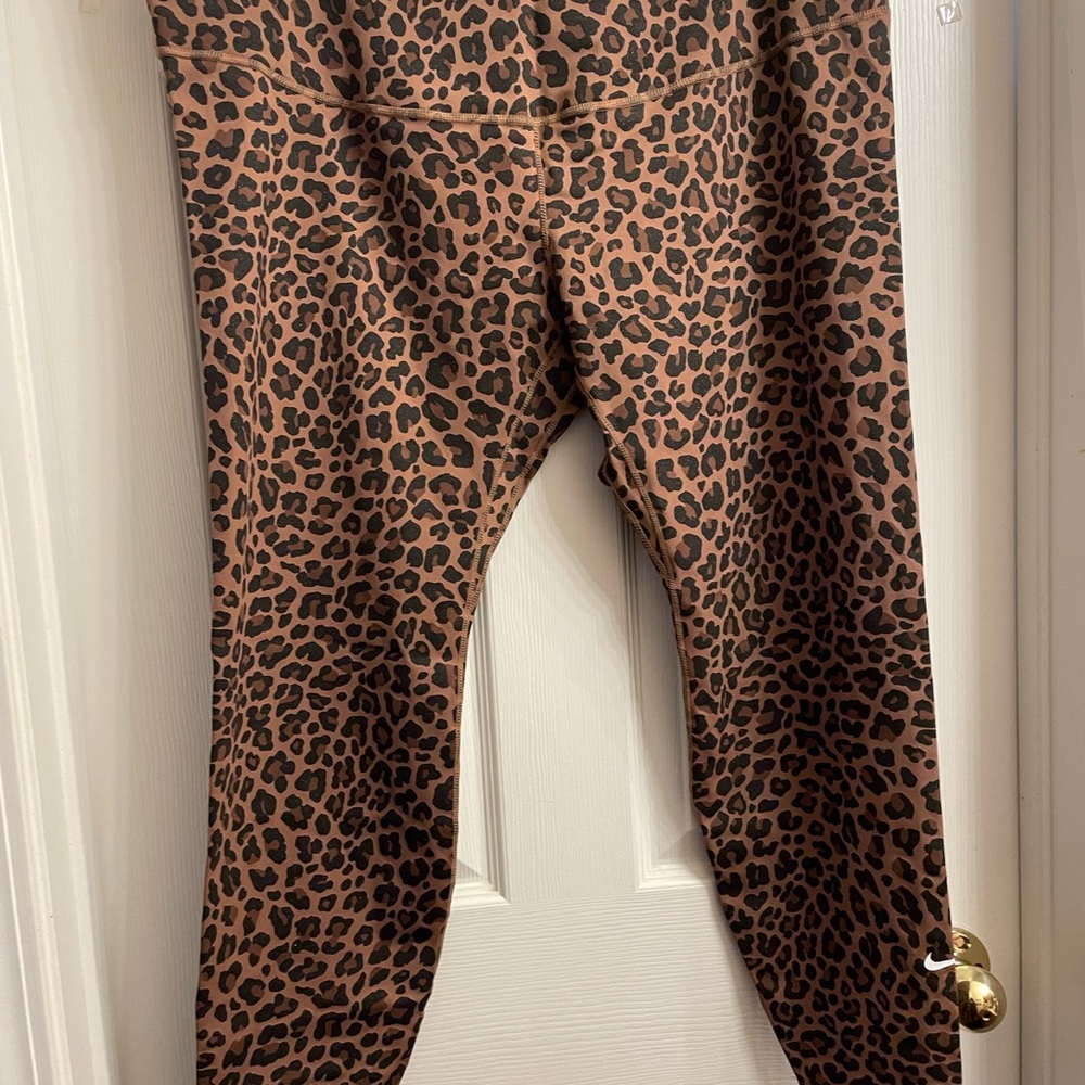 NIKE Leopard Print Leggings Size 2X. NWT